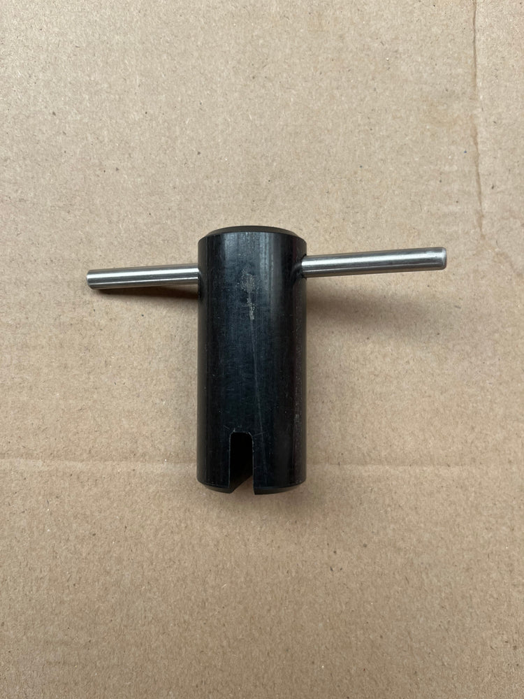 Wetiz Lifesaving Rescue Manikin - Screw tool